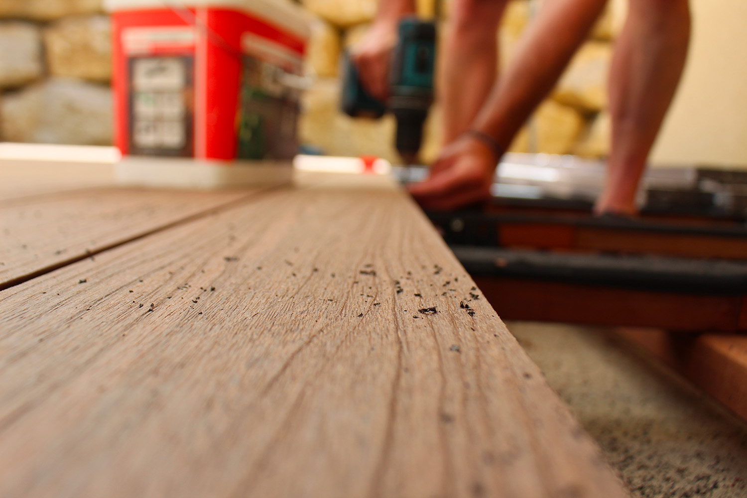 Comment changer une lame de terrasse composite